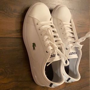 Size 6 in boys/ 7 1/2 women Lacoste sneaker!